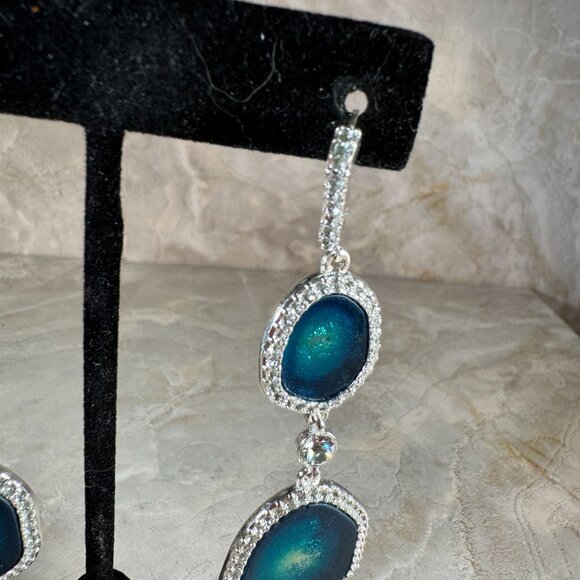 Avon Faux blue geode rhinestone Drop Earrings Silver Plating Magical stunning - Picture 5 of 9